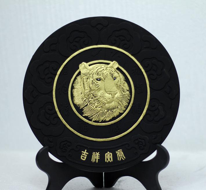 吉祥寅虎納福，活性炭雕添彩——集凈化、觀賞與祝福于一身的環(huán)保工藝品